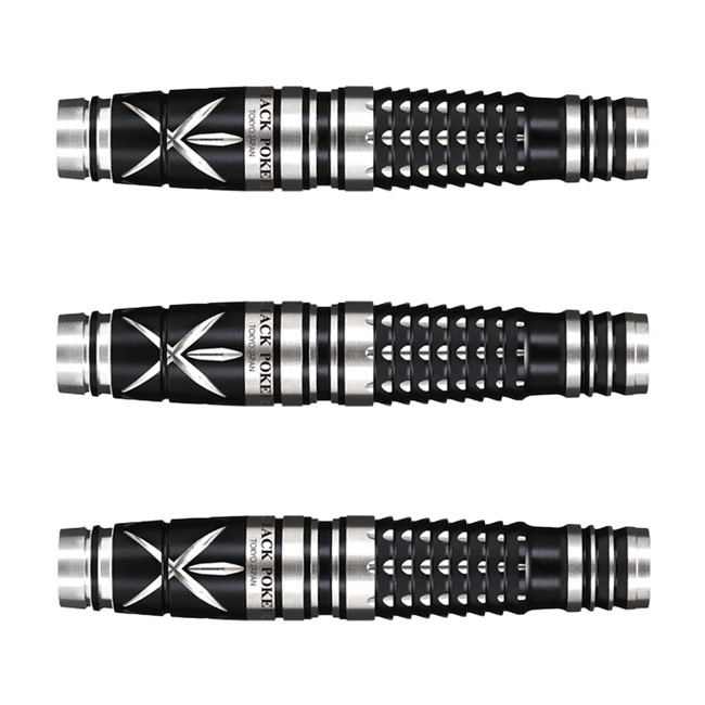 火の鳥 DARTS JAPAN TOKYO BLACK POKER BARREL ブラックシルバーシリーズ 90T Egle 2BA　※ご覧頂いているディスプレイの設定等により、実物と色合いが異なる場合がございます。※この画像はDarts HiVeが作成しており、文章・写真などの複製、無断転載を禁じます。※内容物・商品仕様は予告なく変更となる場合がございます。 ■商品仕様 スペックデータ &nbsp; 材質 単体重量 全長 最大径 タイプ ：90%タングステン ：18.5g ：41.8mm ：7.5mm ：2BA 内容物 &nbsp; ・バレル ・シャフト ・チップ ・フライト ×1set(3個) ×1set(3個) ×1set(3個) ×1set(3個) ■商品説明 2026.3.10 発売商品 厳選した素材と加工で高品質なバレルを提供する、火の鳥ダーツ「BLACK POKER」。 ブラックコーティングを採用し高コントラストに仕上げた「ブラックシルバー」シリーズです。 【Egle エグル】 シャークカットと縦カットのコンビネーション。 グリップががっちりと決まりやすく、高い安定感とリリース性能を発揮するバレルです。 太めの最大径7.5mmでバレルをしっかり感じられるのもこのバレルの特徴となっています。 ■ご注文前に必ずご確認下さい 【仕様・付属品に関して】 ※製品ロゴは生産の度異なる場合がございます。 ※商品ページ掲載の商品仕様や、パッケージ・デザイン・付属品等は、予告無しに変更となる場合がございます。 予め、ご理解・ご了承の上、ご注文下さい。