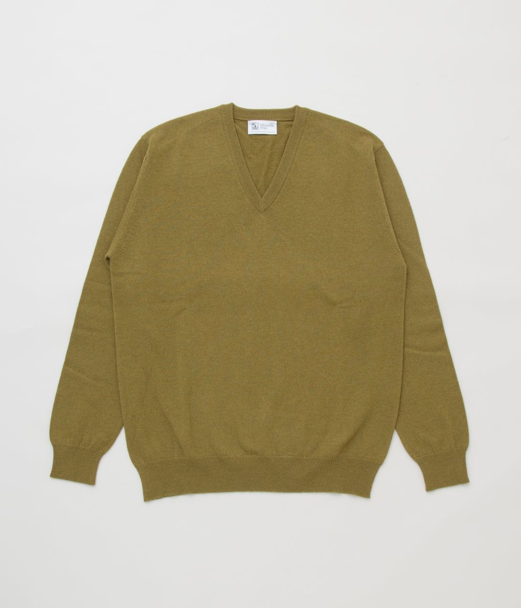 JOHNSTONS 'CLASSIC CASHMERE VEE NECK SWEATER'(HIGHLAND)