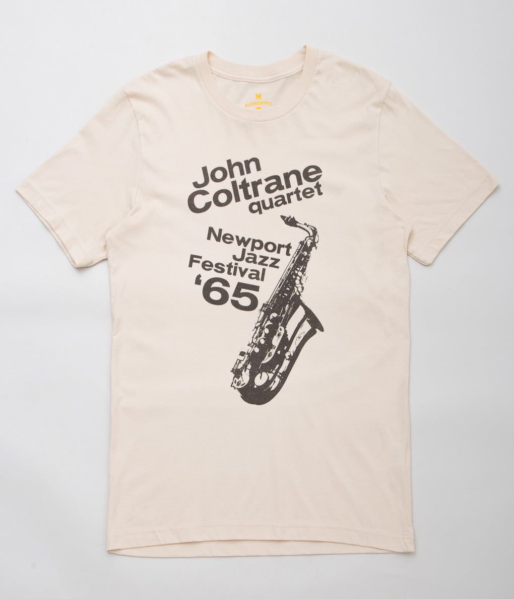 BLUESCENTRIC ''JOHN COLTRANE AT NEWPORT JAZZ FESTIVAL TEE'' (NATURAL)