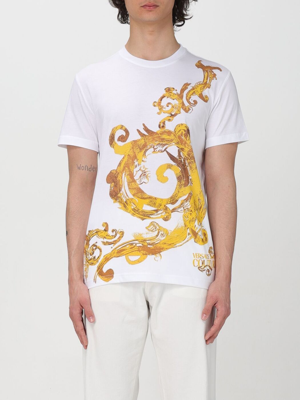 【0のつく日は全商品ポイント4倍】 VERSACE JEANS COUTURE ヴェルサーチ ジーンズ クチュール ホワイト White Tシャツ メンズ 春夏2024 76GAH6SWJS304 【関税・送料無料】【ラッピング無料】 gi