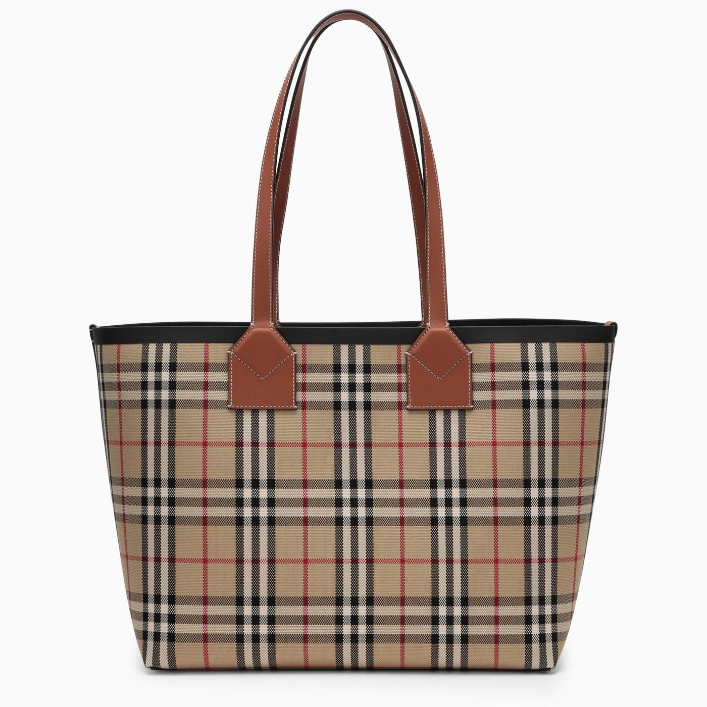 【土日限定クーポン配布中！】 BURBERRY バーバリー トートバッグ レディース 春夏2024 8066223 LL MD LOND A9534 【関税・送料無料】【ラッピング無料】 ia