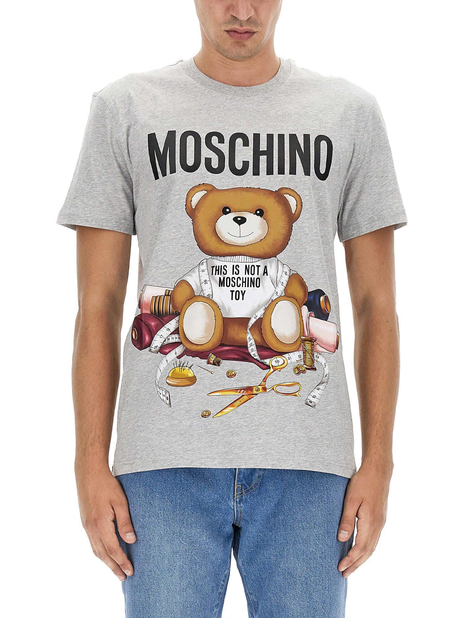 MOSCHINO XL[m TVc Y H~2023 V0712 5241 1485 y֐ŁEzybsOz ia