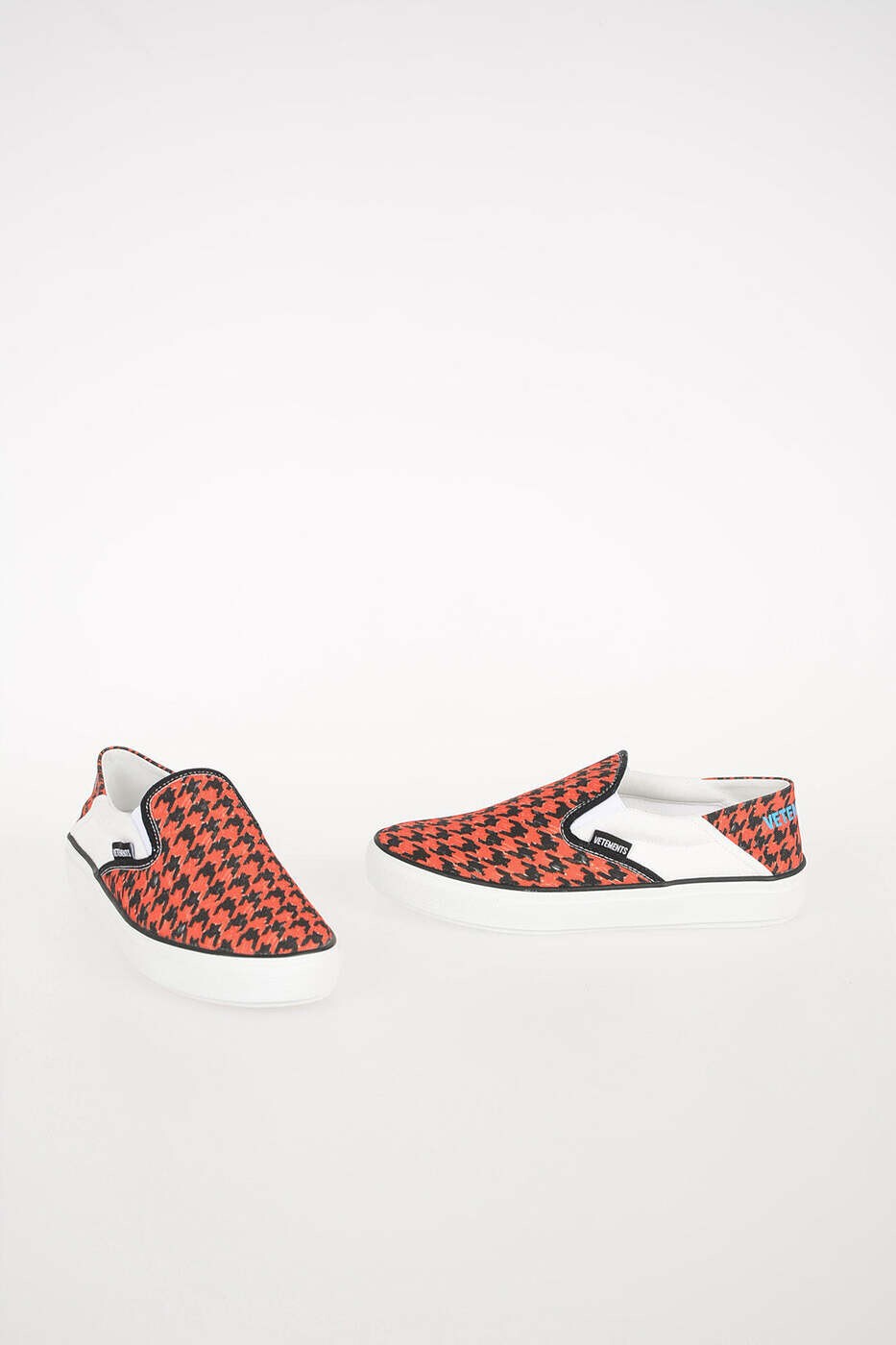 ヴェトモン VETEMENTS スニーカー メンズ レッド Sneakers VTVNS2 BABOUCHE RED 関税 送料無料 dk