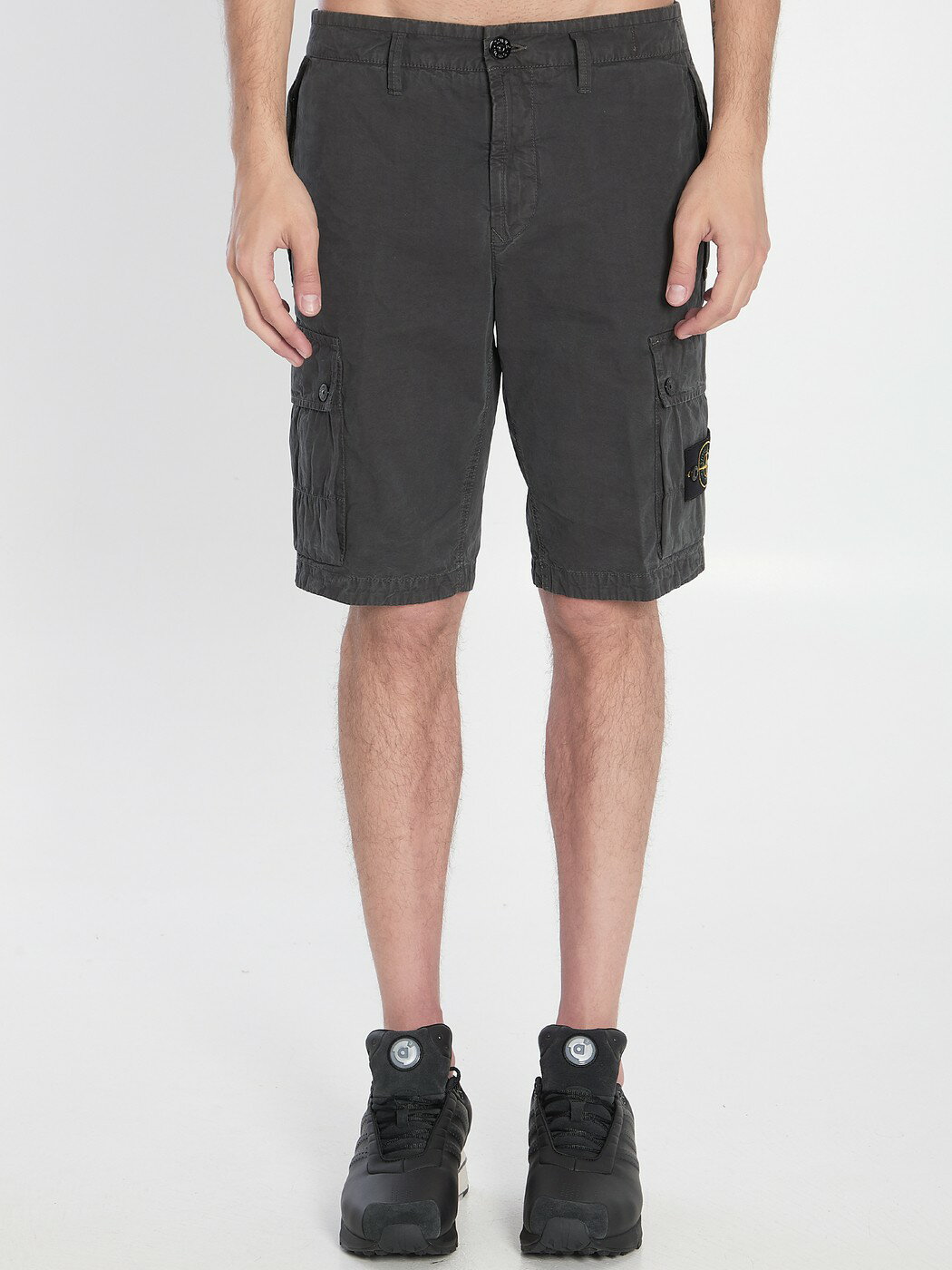 【最大10,000円OFFクーポン!!】 ストーン アイランド STONE ISLAND ショーツ メンズ ブラック Shorts K1S15L100011 BLACK 関税 送料無料 ラッピング無料 2025SS le