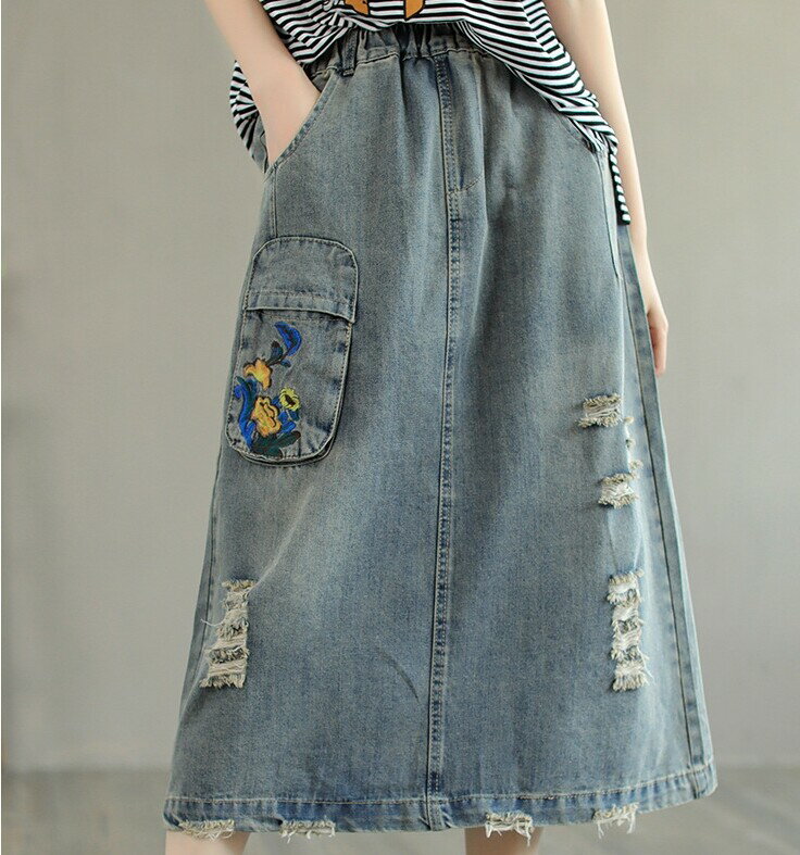 刺繍ポケット付きデニムスカート レディース ロング丈 Aライン ダメージ加工 ゴムウエスト 綿100％ 春夏 秋 カジュアル ゆったり 体型カバー M L ライトブルー ダークブルー ジーンズスカート フレアスカート ミモレ丈