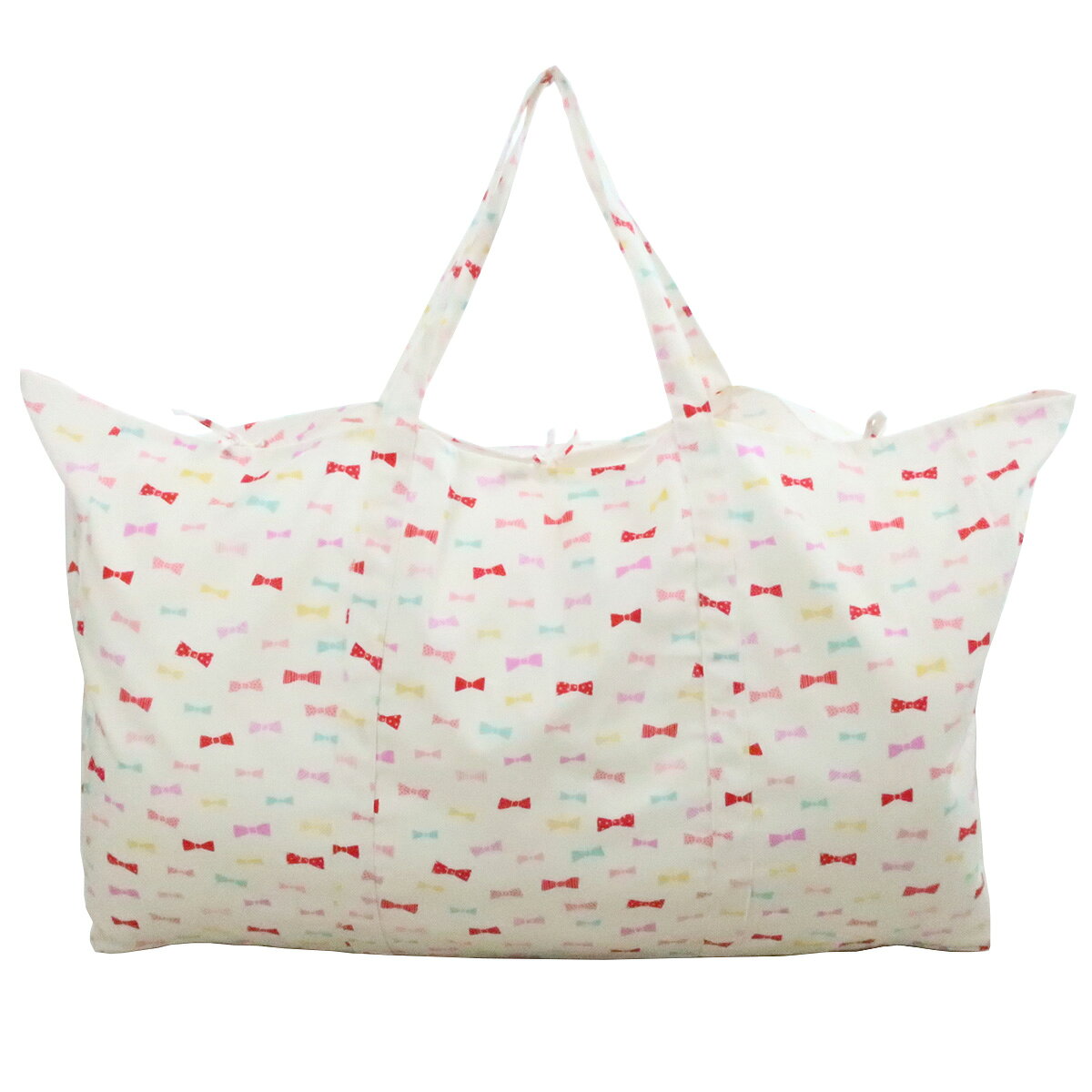 お昼寝ふとんバッグ の他の商品はこちら 品名 -item name- お昼寝ふとんバッグ スペック -spec- サイズ：約73×48×18cm 組成：綿100％（オックス 柄） 開閉形状：3ヶ所ヒモタイプ 名前記入用タグ：バッグ内側 メーカー：フジキ 区分：日本製 特長：ノンキャラクターですので、キャラクター以外のお昼寝布団バッグをお探しの方におすすめです。 日本製で、しっかりとした生地のオックス生地（綿100％）を使用しております。 ご家庭でお洗濯できます。 村長からの一言 -advice- お昼寝掛け布団（80×110cm）1点＋お昼寝敷き布団（70×120×3cm）1点＋お昼寝枕（35×25cm）1点、計3点用となっております。 その他のサイズのお昼寝布団には非対応ですので、ご注意ください。 当店販売のお昼寝布団は、綿わたふとんを含めて全て対応可能ですので、ご安心ください。 お昼寝敷きふとんは、三つ折り曲げタイプは、ピッタリですが、二つ折り曲げタイプは、少しはみ出ます。 開閉形状が3ヶ所ヒモタイプで、ヒモを結ぶのに時間がかかりますが、ファスナーよりもヒモの方が長持ちする傾向にあります。 キルティングタイプではないため、生地が薄いですが、折りたたんだり、くるくる巻けるので、園のロッカー等に保管しやすいです。 ご注文の前に -knowledge- この商品ページは、 お昼寝ふとんバッグ のお買い上げとなります。 + この商品をお探しのお客様が検索される用語 + - （）内の用語は、同様の語意です。 - お昼寝ふとんバッグ （ お昼寝布団バッグ お昼ねふとんバッグ お昼ね布団バッグ おひるねふとんバッグ おひるね布団バッグ お昼寝バッグ お昼ねバッグ おひるねバッグ ） お昼寝ふとんバック （ お昼寝布団バック お昼ねふとんバック お昼ね布団バック おひるねふとんバック おひるね布団バック お昼寝バック お昼ねバック おひるねバック ） お昼寝ふとん袋 （ お昼寝布団袋 お昼ねふとん袋 お昼ね布団袋 おひるねふとん袋 おひるね布団袋 お昼寝袋 お昼ね袋 おひるね袋 ） お昼寝用ふとんバッグ （ お昼寝用布団バッグ お昼ね用ふとんバッグ お昼ね用布団バッグ おひるね用ふとんバッグ おひるね用布団バッグ お昼寝用バッグ お昼ね用バッグ おひるね用バッグ ） お昼寝用ふとんバック （ お昼寝用布団バック お昼ね用ふとんバック お昼ね用布団バック おひるね用ふとんバック おひるね用布団バック お昼寝用バック お昼ね用バック おひるね用バック ） お昼寝用ふとん袋 （ お昼寝用布団袋 お昼ね用ふとん袋 お昼ね用布団袋 おひるね用ふとん袋 おひるね用布団袋 お昼寝用袋 お昼ね用袋 おひるね用袋 ） お昼寝ふとん用バッグ （ お昼寝布団用バッグ お昼ねふとん用バッグ お昼ね布団用バッグ おひるねふとん用バッグ おひるね布団用バッグ ふとん用バッグ 布団用バッグ ） お昼寝ふとん用バック （ お昼寝布団用バック お昼ねふとん用バック お昼ね布団用バック おひるねふとん用バック おひるね布団用バック ふとん用バック 布団用バック ） お昼寝ふとん用袋 （ お昼寝布団用袋 お昼ねふとん用袋 お昼ね布団用袋 おひるねふとん用袋 おひるね布団用袋 ふとん用袋 布団用袋 ） ふとんバッグ （ 布団バッグ バッグ ふとんバック 布団バック バック ふとん袋 布団袋 袋 ） 手さげバッグ （ 手提げバッグ 手提バッグ 手さげバック 手提げバック 手提バック 手さげ袋 手提げ袋 手提袋 手さげカバン 手提げカバン 手提カバン 手さげ 手提げ 手提 ） 通園バッグ （ 通園用バッグ 通園バック 通園用バック 通園バック 通園用バック 通園袋 通園用袋 通園カバン 通園用カバン 通園 通園用 ） お昼寝ふとん （ お昼寝布団 お昼ねふとん お昼ね布団 おひるねふとん おひるね布団 ふとん 布団 ） お昼寝ふとん用 （ お昼寝布団用 お昼ねふとん用 お昼ね布団用 おひるねふとん用 おひるね布団用 ふとん用 布団用 ） お昼寝 （ お昼ね おひるね 保育園お昼寝 保育園お昼ね 保育園おひるね 幼稚園お昼寝 幼稚園お昼ね 幼稚園おひるね こども園お昼寝 こども園お昼ね こども園おひるね 園お昼寝 園お昼ね 園おひるね ） お昼寝用 （ お昼ね用 おひるね用 保育園お昼寝用 保育園お昼ね用 保育園おひるね用 幼稚園お昼寝用 幼稚園お昼ね用 幼稚園おひるね用 こども園お昼寝用 こども園お昼ね用 こども園おひるね用 園お昼寝用 園お昼ね用 園おひるね用 ） 園児 （ 保育園児 幼稚園児 こども園児 保育園 幼稚園 こども園 園 園児用 保育園児用 幼稚園児用 こども園児用 保育園用 幼稚園用 こども園用 園用 ） ベビー （ あかちゃん 赤ちゃん ベビー用 あかちゃん用 赤ちゃん用 ） 綿100％ （ コットン100％ 綿 コットン ウォッシャブル 洗える ） オックス （ オックス地 オックス生地 オックスフォード オックスフォード地 オックスフォード生地 ） フジキ （ FUJIKI ふとん 布団 ） キャンディリボン柄 （ リボン柄 りぼん柄 ノンキャラクター ノンキャラ キャラクター以外 キャラ以外 キャラクター物以外 キャラ物以外 キャラクターもの以外 キャラもの以外 ） お昼寝ふとんバッグ の他の商品はこちら+ この商品をお探しのお客様が検索される用語 + - （）内の用語は、同様の語意です。 - お昼寝ふとんバッグ （ お昼寝布団バッグ お昼ねふとんバッグ お昼ね布団バッグ おひるねふとんバッグ おひるね布団バッグ お昼寝バッグ お昼ねバッグ おひるねバッグ ） お昼寝ふとんバック （ お昼寝布団バック お昼ねふとんバック お昼ね布団バック おひるねふとんバック おひるね布団バック お昼寝バック お昼ねバック おひるねバック ） お昼寝ふとん袋 （ お昼寝布団袋 お昼ねふとん袋 お昼ね布団袋 おひるねふとん袋 おひるね布団袋 お昼寝袋 お昼ね袋 おひるね袋 ） お昼寝用ふとんバッグ （ お昼寝用布団バッグ お昼ね用ふとんバッグ お昼ね用布団バッグ おひるね用ふとんバッグ おひるね用布団バッグ お昼寝用バッグ お昼ね用バッグ おひるね用バッグ ） お昼寝用ふとんバック （ お昼寝用布団バック お昼ね用ふとんバック お昼ね用布団バック おひるね用ふとんバック おひるね用布団バック お昼寝用バック お昼ね用バック おひるね用バック ） お昼寝用ふとん袋 （ お昼寝用布団袋 お昼ね用ふとん袋 お昼ね用布団袋 おひるね用ふとん袋 おひるね用布団袋 お昼寝用袋 お昼ね用袋 おひるね用袋 ） お昼寝ふとん用バッグ （ お昼寝布団用バッグ お昼ねふとん用バッグ お昼ね布団用バッグ おひるねふとん用バッグ おひるね布団用バッグ ふとん用バッグ 布団用バッグ ） お昼寝ふとん用バック （ お昼寝布団用バック お昼ねふとん用バック お昼ね布団用バック おひるねふとん用バック おひるね布団用バック ふとん用バック 布団用バック ） お昼寝ふとん用袋 （ お昼寝布団用袋 お昼ねふとん用袋 お昼ね布団用袋 おひるねふとん用袋 おひるね布団用袋 ふとん用袋 布団用袋 ） ふとんバッグ （ 布団バッグ バッグ ふとんバック 布団バック バック ふとん袋 布団袋 袋 ） 手さげバッグ （ 手提げバッグ 手提バッグ 手さげバック 手提げバック 手提バック 手さげ袋 手提げ袋 手提袋 手さげカバン 手提げカバン 手提カバン 手さげ 手提げ 手提 ） 通園バッグ （ 通園用バッグ 通園バック 通園用バック 通園バック 通園用バック 通園袋 通園用袋 通園カバン 通園用カバン 通園 通園用 ） お昼寝ふとん （ お昼寝布団 お昼ねふとん お昼ね布団 おひるねふとん おひるね布団 ふとん 布団 ） お昼寝ふとん用 （ お昼寝布団用 お昼ねふとん用 お昼ね布団用 おひるねふとん用 おひるね布団用 ふとん用 布団用 ） お昼寝 （ お昼ね おひるね 保育園お昼寝 保育園お昼ね 保育園おひるね 幼稚園お昼寝 幼稚園お昼ね 幼稚園おひるね こども園お昼寝 こども園お昼ね こども園おひるね 園お昼寝 園お昼ね 園おひるね ） お昼寝用 （ お昼ね用 おひるね用 保育園お昼寝用 保育園お昼ね用 保育園おひるね用 幼稚園お昼寝用 幼稚園お昼ね用 幼稚園おひるね用 こども園お昼寝用 こども園お昼ね用 こども園おひるね用 園お昼寝用 園お昼ね用 園おひるね用 ） 園児 （ 保育園児 幼稚園児 こども園児 保育園 幼稚園 こども園 園 園児用 保育園児用 幼稚園児用 こども園児用 保育園用 幼稚園用 こども園用 園用 ） ベビー （ あかちゃん 赤ちゃん ベビー用 あかちゃん用 赤ちゃん用 ） 綿100％ （ コットン100％ 綿 コットン ウォッシャブル 洗える ） オックス （ オックス地 オックス生地 オックスフォード オックスフォード地 オックスフォード生地 ） フジキ （ FUJIKI ふとん 布団 ） キャンディリボン柄 （ リボン柄 りぼん柄 ノンキャラクター ノンキャラ キャラクター以外 キャラ以外 キャラクター物以外 キャラ物以外 キャラクターもの以外 キャラもの以外 ）