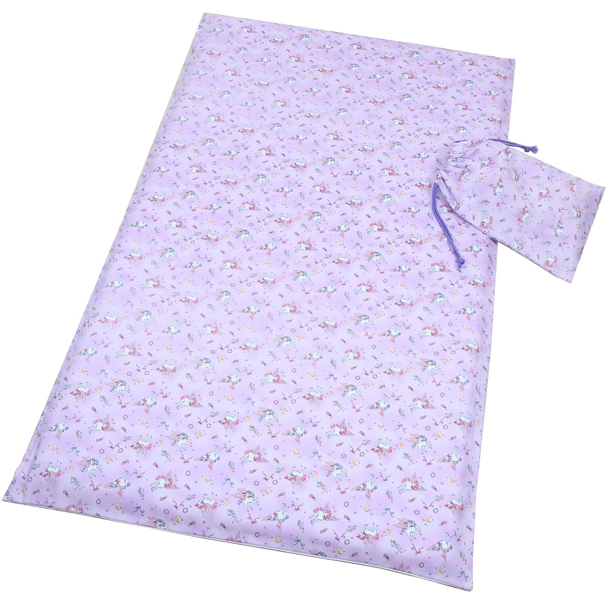 お昼寝敷きふとんカバー の他の商品はこちら 品名 -item name- お昼寝敷きふとんカバー 巾着袋付き スペック -spec- ・お昼寝敷きふとんカバー サイズ：約75×125cm（中芯：70×120×3cm用） 組成：表地／綿100％（オックス 柄）　裏地／綿100％（無地ホワイト） 開閉形状：サイドファスナータイプ（100cmYKKファスナー使用） 名前記入用タグ：なし ・巾着袋サイズ：約37×26cm組成：綿100％（柄） メーカー：フジキ 区分：日本製 特長：ノンキャラクターですので、キャラクター以外のお昼寝布団カバーをお探しの方におすすめです。 表地は、しっかりとした生地のオックス生地（綿100％）を使用しております。 安心・高品質の日本製。 ご家庭でお洗濯できます。 店長からの一言 -advice- 厚さ3cmの固わた敷き布団用となっております。 特に厚さ5cmの固わた敷き布団には非対応ですので、ご注意ください。 当店販売のお昼寝敷き布団は、綿わた敷きふとんを含めて全て対応可能ですので、ご安心ください。 開閉形状がファスナータイプで、セッティング時間がヒモよりも短縮されますが、劣化速度はヒモよりも速い傾向にあります。 ご注文の前に -knowledge- この商品ページは、 お昼寝敷きふとんカバー のお買い上げとなります。 + この商品をお探しのお客様が検索される用語 + - （）内の用語は、同様の語意です。 - お昼寝敷きふとんカバー （ お昼寝敷き布団カバー お昼寝敷ふとんカバー お昼寝敷布団カバー お昼寝ふとんカバー お昼寝布団カバー お昼寝敷きカバー お昼寝敷カバー お昼寝カバー ふとんカバー 布団カバー カバー ） お昼寝用敷きふとんカバー （ お昼寝用敷き布団カバー お昼寝用敷ふとんカバー お昼寝用敷布団カバー お昼寝用ふとんカバー お昼寝用布団カバー お昼寝用敷きカバー お昼寝用敷カバー お昼寝用カバー ふとん用カバー 布団用カバー ） お昼ね敷きふとんカバー （ お昼ね敷き布団カバー お昼ね敷ふとんカバー お昼ね敷布団カバー お昼ねふとんカバー お昼ね布団カバー お昼ね敷きカバー お昼ね敷カバー お昼ねカバー ） お昼ね用敷きふとんカバー （ お昼ね用敷き布団カバー お昼ね用敷ふとんカバー お昼ね用敷布団カバー お昼ね用ふとんカバー お昼ね用布団カバー お昼ね用敷きカバー お昼ね用敷カバー お昼ね用カバー ） お昼寝ふとん （ お昼寝布団 お昼ねふとん お昼ね布団 おひるねふとん おひるね布団 ふとん 布団 ） お昼寝ふとん用 （ お昼寝布団用 お昼ねふとん用 お昼ね布団用 おひるねふとん用 おひるね布団用 ふとん用 布団用 ） お昼寝 （ お昼ね おひるね 保育園お昼寝 保育園お昼ね 保育園おひるね 幼稚園お昼寝 幼稚園お昼ね 幼稚園おひるね こども園お昼寝 こども園お昼ね こども園おひるね 園お昼寝 園お昼ね 園おひるね ） お昼寝用 （ お昼ね用 おひるね用 保育園お昼寝用 保育園お昼ね用 保育園おひるね用 幼稚園お昼寝用 幼稚園お昼ね用 幼稚園おひるね用 こども園お昼寝用 こども園お昼ね用 こども園おひるね用 園お昼寝用 園お昼ね用 園おひるね用 ） 園児 （ 保育園児 幼稚園児 こども園児 保育園 幼稚園 こども園 園 園児用 保育園児用 幼稚園児用 こども園児用 保育園用 幼稚園用 こども園用 園用 ） ベビー （ あかちゃん 赤ちゃん ベビー用 あかちゃん用 赤ちゃん用 ） 綿100％ （ コットン100％ 綿 コットン ウォッシャブル 洗える ） オックス （ オックス地 オックス生地 オックスフォード オックスフォード地 オックスフォード生地 ） フジキ （ FUJIKI ふとん 布団 ） ペガサス柄 （ ぺがさす柄 ノンキャラクター ノンキャラ キャラクター以外 キャラ以外 キャラクター物以外 キャラ物以外 キャラクターもの以外 キャラもの以外 ） お昼寝敷きふとんカバー の他の商品はこちら+ この商品をお探しのお客様が検索される用語 + - （）内の用語は、同様の語意です。 - お昼寝敷きふとんカバー （ お昼寝敷き布団カバー お昼寝敷ふとんカバー お昼寝敷布団カバー お昼寝ふとんカバー お昼寝布団カバー お昼寝敷きカバー お昼寝敷カバー お昼寝カバー ふとんカバー 布団カバー カバー ） お昼寝用敷きふとんカバー （ お昼寝用敷き布団カバー お昼寝用敷ふとんカバー お昼寝用敷布団カバー お昼寝用ふとんカバー お昼寝用布団カバー お昼寝用敷きカバー お昼寝用敷カバー お昼寝用カバー ふとん用カバー 布団用カバー ） お昼ね敷きふとんカバー （ お昼ね敷き布団カバー お昼ね敷ふとんカバー お昼ね敷布団カバー お昼ねふとんカバー お昼ね布団カバー お昼ね敷きカバー お昼ね敷カバー お昼ねカバー ） お昼ね用敷きふとんカバー （ お昼ね用敷き布団カバー お昼ね用敷ふとんカバー お昼ね用敷布団カバー お昼ね用ふとんカバー お昼ね用布団カバー お昼ね用敷きカバー お昼ね用敷カバー お昼ね用カバー ） お昼寝ふとん （ お昼寝布団 お昼ねふとん お昼ね布団 おひるねふとん おひるね布団 ふとん 布団 ） お昼寝ふとん用 （ お昼寝布団用 お昼ねふとん用 お昼ね布団用 おひるねふとん用 おひるね布団用 ふとん用 布団用 ） お昼寝 （ お昼ね おひるね 保育園お昼寝 保育園お昼ね 保育園おひるね 幼稚園お昼寝 幼稚園お昼ね 幼稚園おひるね こども園お昼寝 こども園お昼ね こども園おひるね 園お昼寝 園お昼ね 園おひるね ） お昼寝用 （ お昼ね用 おひるね用 保育園お昼寝用 保育園お昼ね用 保育園おひるね用 幼稚園お昼寝用 幼稚園お昼ね用 幼稚園おひるね用 こども園お昼寝用 こども園お昼ね用 こども園おひるね用 園お昼寝用 園お昼ね用 園おひるね用 ） 園児 （ 保育園児 幼稚園児 こども園児 保育園 幼稚園 こども園 園 園児用 保育園児用 幼稚園児用 こども園児用 保育園用 幼稚園用 こども園用 園用 ） ベビー （ あかちゃん 赤ちゃん ベビー用 あかちゃん用 赤ちゃん用 ） 綿100％ （ コットン100％ 綿 コットン ウォッシャブル 洗える ） オックス （ オックス地 オックス生地 オックスフォード オックスフォード地 オックスフォード生地 ） フジキ （ FUJIKI ふとん 布団 ） ペガサス柄 （ ぺがさす柄 ノンキャラクター ノンキャラ キャラクター以外 キャラ以外 キャラクター物以外 キャラ物以外 キャラクターもの以外 キャラもの以外 ）