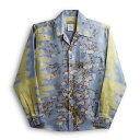 Aloha Shirts BIG SAKURA excellent/Long Sleeve model（大桜EX/長袖） 素　材 fine jacquard silk100% （平織りジャガードシルク100%） サイズ XS/S/M/L/XL/2XL カラー sax（サックス） 品　番 AMT-051ex/L-sax ブランド MAKANALEI（マカナレイ） カテゴリー Hawaiian Shirt／Aloha Shirt／Hawaiana／Camicia Aloha ◎洗濯表示 液温は、30℃を限度とし、弱い手洗いで洗ってください。(洗剤は中性洗剤を使用) ドライクリーニングができます。溶剤はパークロルエチレンまたは石油系のものを使用してください。 塩素系漂白剤による漂白ができません。 手絞りの場合は弱く、遠心脱水の場合は短時間でおえてください。 アイロンは160℃を限度とし、中程度の温度(140℃から160℃)で当て布をして掛けてください。 日陰の吊り干しにしてください。 ＜お洗濯の取扱い注意＞ ご家庭で洗えます。ぬるま湯か水で手洗いするのが一番よろしいが洗濯機使用の時は、ネットに入れて弱い水流で洗って下さい。アルカリ性洗剤は、シルクを痛めますので、必ず中性洗剤をお使い下さい。多少色落ちする場合がありますので、他の商品とは別にして下さい。乾燥機は使用しないで下さい。 ◎カラーバリエーション 和柄アロハシャツ・マカナレイの素材知識 オリエンタルシルク oriental silk 100% オリエンタルシルクはやや太目の糸を使用し、そして紡ぎ工程を減らすことにより厚手に織り上げています。 通常の生糸製品と違い、綿ともヘンプともおもえるような仕上がりで、独特のしなやかさと肌ざわりの良さがあります。 もちろん天然素材100％のシルクですから、蒸れることなく高い保温性を実現しています。 また、生地のところどころにある毛玉(めっぷ）が特徴で、着込んでいくほどに生地と柄が馴染み、独特の風合いで小洒落たシャツに仕上がっていきます。 秋冬シーズンにアロハシャツを楽しみたい方には、オリエンタルシルクの生地を使用したモデルは見逃すことのできない一枚です。 平織りジャガードシルク fine jacquard SILK100% &quot;Jacquard&quot;(ジャガード)とは、生地を織る段階で縦糸・横糸をコントロールして生地自体に模様をつける特別な織り方です。見る角度によって様々な表情を見せるその織り柄の美しさは、手のかかる手法ゆえに昔から高級生地として重宝されてきたようです。また、モデルごとに異なる織り柄は、プリント柄とのバランスも考慮されていて、アロハファンだけでなく、見る人も楽しめる仕上がりです。ひとつ短所をあげるとしたら、洗濯後にできるシワが多少目立つところですかね。これは気にならない人は、それも風合いが合って良いといった程度ですが、気になる人は当て布をしてサッとアイロンをかければ全く問題ないです。光の当たり方で桜の花がヒラヒラと舞う様が楽しめる、 桜の平織りジャガードシルクを使用したエクセレントモデル。 サイズ表(cm) XS S M L XL 2XL 着丈 62 68 71 74 77 79 肩巾 42 46 48 50 52 54 胸囲(一周) 96 108 114 120 126 132 袖丈(長袖) 58 60 62 64 66 68 備考 ・日本サイズ（日本サイズとしては比較的大きめのサイズスペックになります。） ・水洗い後の縮みは1％未満で殆どありません。（但し、洗濯方法及び状況等により異なりますのでご了承ください。） ・表示の数値は最新モデルのサイズです。品番によっては、全てのサイズが無いものがあります。 ・縫製の都合上、型・加工などによって若干寸法に誤差があります。あらかじめご了承ください。