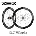 ONEAER DXT Wheels Speed Equals Distance Divided By Time 超軽量58mmディープリムを採用し、強度と軽さを両立させた究極のロングディスタンス・スペシャリスト。ハイスピードチャレンジャーやトライアスロン愛好家にとって最高の武器。チューブレスレディで転がり抵抗も少なく、週末や試合でのパフォーマンスを最大限に引き出します。 SPECIFICATION リム素材T1000/T700カーボン(Total 5 material) リム高、リム幅58mm（リム高）× 26.1mm（リム外幅）× 20.1mm（リム内幅） ハブセットDT SWISS 240 EXP straight pull 24 / 24 holes スポークSapim CX-Sprint タイヤタイプチューブレスレディ, クリンチャー 適応タイヤ幅700×25-35C ホイール重量Front:690g / Rear:790 g （前後 1,480 g） ※ +/− 3% 付属品ホイールバック、TLRシーラント、TLRバルブ、TLRテープ