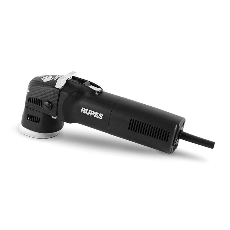 ■商品特徴 12mmのオービットを採用したφ75mmバッキングプレート仕様の電動ダブルアクションポリッシャー。 新しいPOLYSYNTHギアの採用により、低騒音・低振動と軽量化を実現。 耐久性を高めた新設計のヘッドカバーを採用。 φ75mmバッキングパッドと12mmオービットのコンビネーションにより、狭い箇所でもムラのない美しい仕上がりを実現。 滑りにくいラバーグリップと操作しやすいスピードコントロールにより、優れた操作性と高い精度を実現。 ■材質/仕上げ 無負荷回転数：3000～5500rpm 電源：100V 消費電力：400W マジックパッド径：φ75mm オービット径：φ12mm スピンドルネジ径：M6 電源コード長さ：9m 質量：1.8kg ■特記事項 RUPES　LHR-75E-MINI　電動ダブルアクションポリッシャー（LHR75E-MINI）の後継品。　