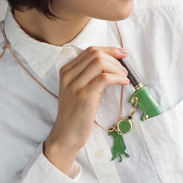 【7色】aoneco(アオネコ) リール付き ペンホルダー [an008] 保護猫 支援 寄付 ブランド レディース メンズ ネックストラップ ペン挿し 首掛け 軽い ねこ 猫モチーフ ハンドメイド 手作り 文具 牛革 本革 姫路レザー レトロ 大人可愛い かわいい おしゃれ ギフト 日本製