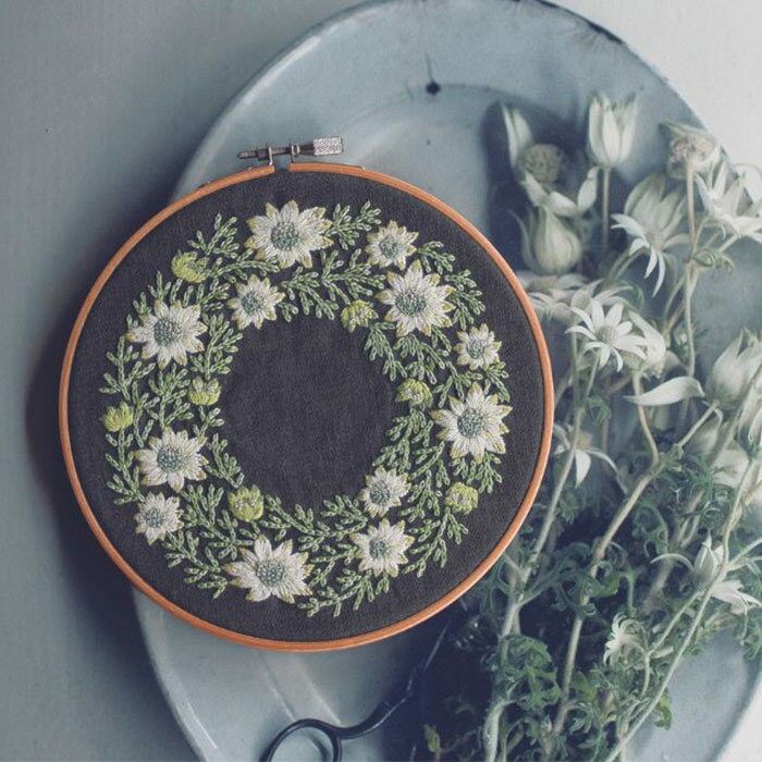 【説明書付き】 yulaさんの刺_枠 〈フランネルフラワー〉 yula 刺繍 手芸 キット 手芸キット 手作り ハンドメイド 手芸用品 インテリア おしゃれ 刺しゅう ししゅう 刺繍キット クロスステッチ 初心者 北欧雑貨のサムネイル