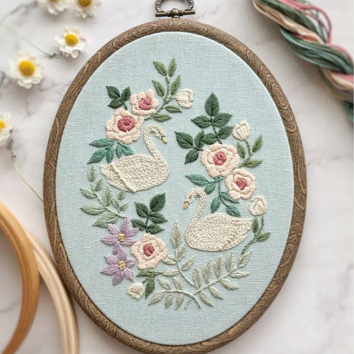 白鳥の刺繍フレームキット