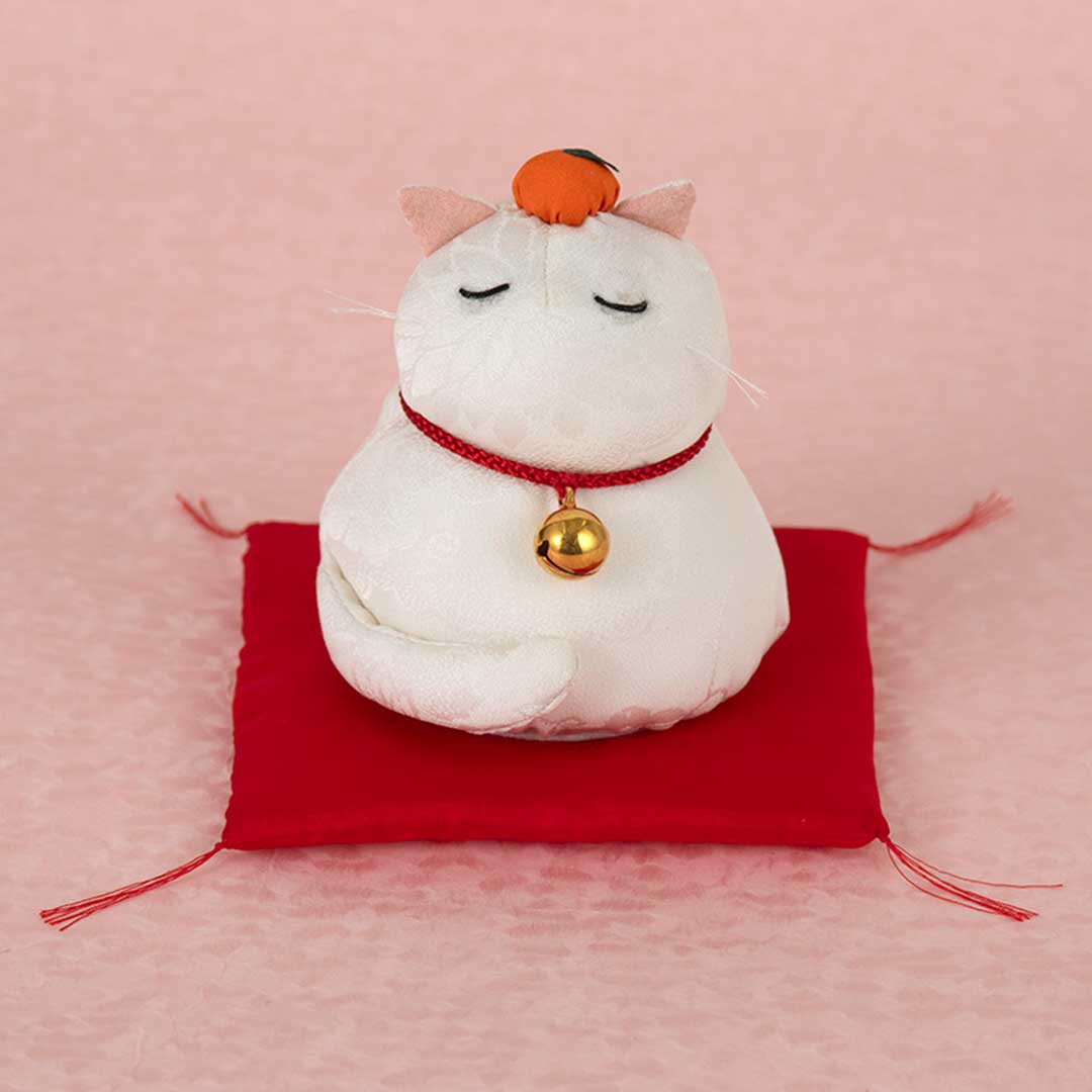 【手芸キット】にゃんころもち | 手芸 手芸キット 古裂 人形 ドール ステッチ 人形 和雑貨 ぬいぐるみ ..