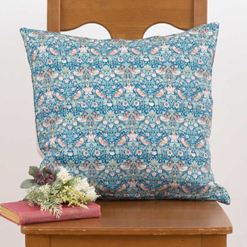 ★P2倍★5と0の付く日はP5倍：1/16 01:59まで【 完成品 】ウィリアム・モリス クッションカバー（ストロベリー・シーフ）| クッション カバー インテリア おしゃれ ウィリアム・モリス