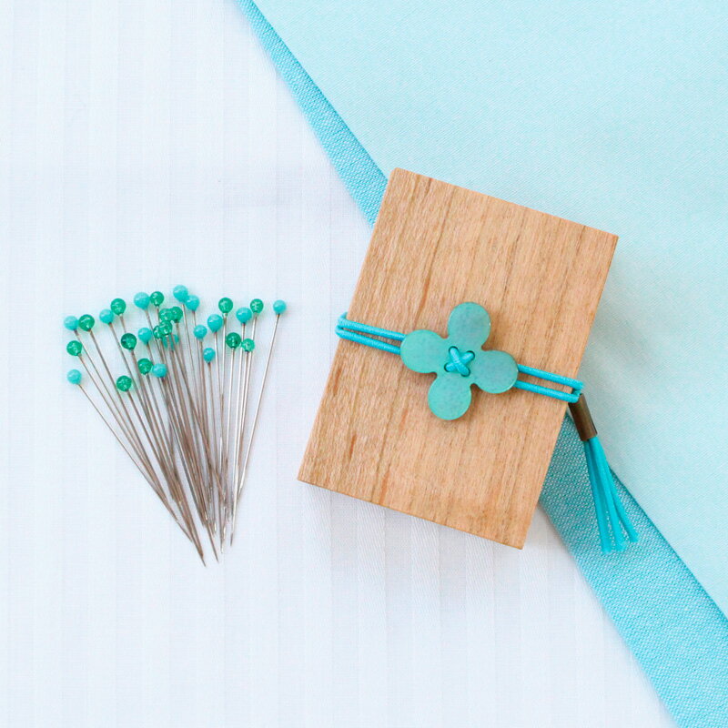 【 道具 】木箱入り待針 貝釦の帯留め（みずあさぎ）｜ 手芸用品 裁縫道具 待針 まち針 手芸 手作り ハ..