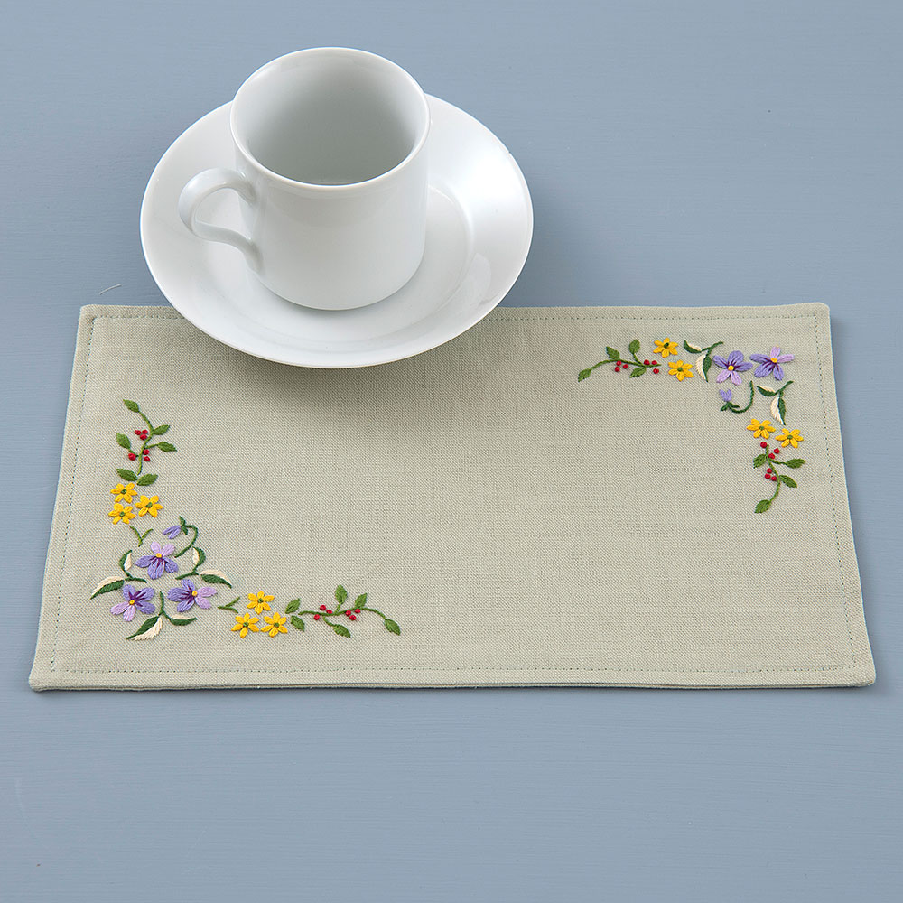 樂天商城 - 刺繍キット ｜ 暮らしを彩る 花刺繍 ［ クラシカルフラワー の カフェマット ］｜ 刺しゅう 刺繍 ししゅう 刺繍キット 花 草花 小花 ステッチ 手芸 カフェマット