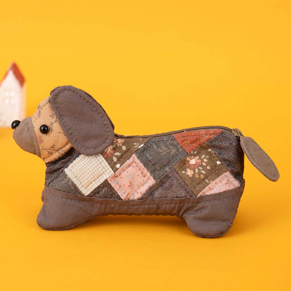 【 手芸キット 】 ワンコの胴長ポーチ ｜ 小物 パッチワーク キルト 手芸 ハンドメイド オリジナル商品..