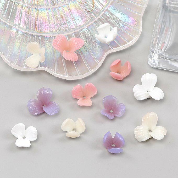即日発送！立体フラワーパーツ 樹脂ビーズキャップ フラワーチャーム 花座 小花パーツ 三弁花 中心穴あり（10ヶ）