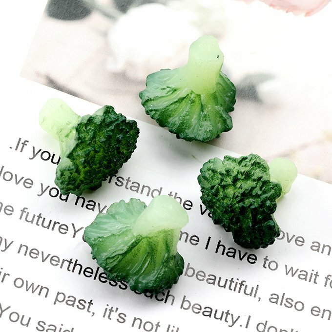 即日発送！ミニチュアフードパーツ プラスチック製 食品サンプル貼付けパーツ フェイクフードカボション デコレーションパーツ ブロッコリー 21×21mm（3ヶ）