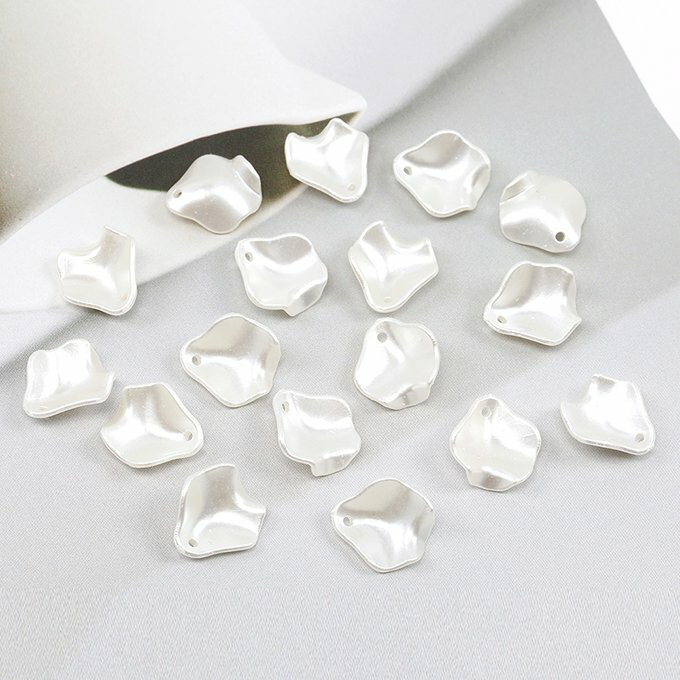即日発送！アクリルチャーム 花びら 1穴 14.5×15.5mm（100ヶ）