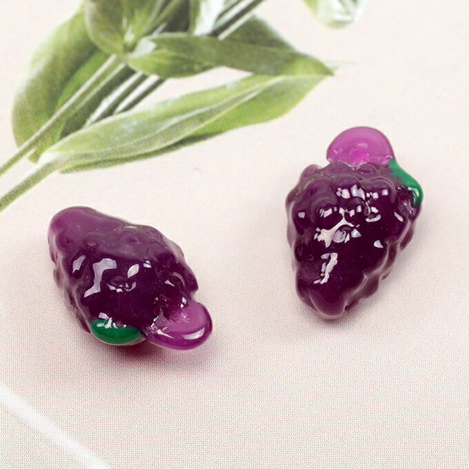 即日発送！樹脂フルーツチャーム ミニチュア果物チャーム 食品サンプルチャーム グレープモチーフ 樹脂製 約9×14mm（6ヶ）