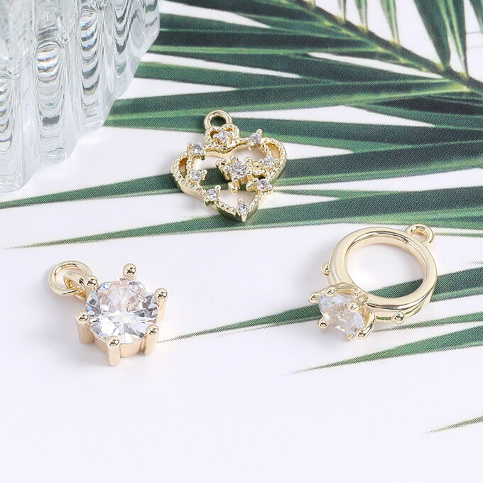 即日発送！上質キュービックジルコニアチャーム ジルコニアストーン ガラスストーンチャーム ハート型 ..