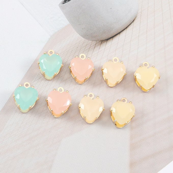 即日発送！樹脂ストーンチャーム ハート型 8×10.5mm ゴールド（10ヶ）