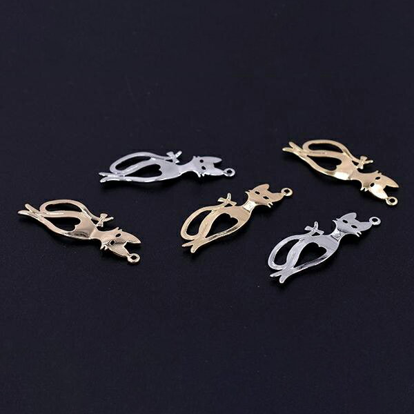 即日発送！立体ねこチャーム 猫メタルチャーム カン付き 11×30mm（4ヶ）