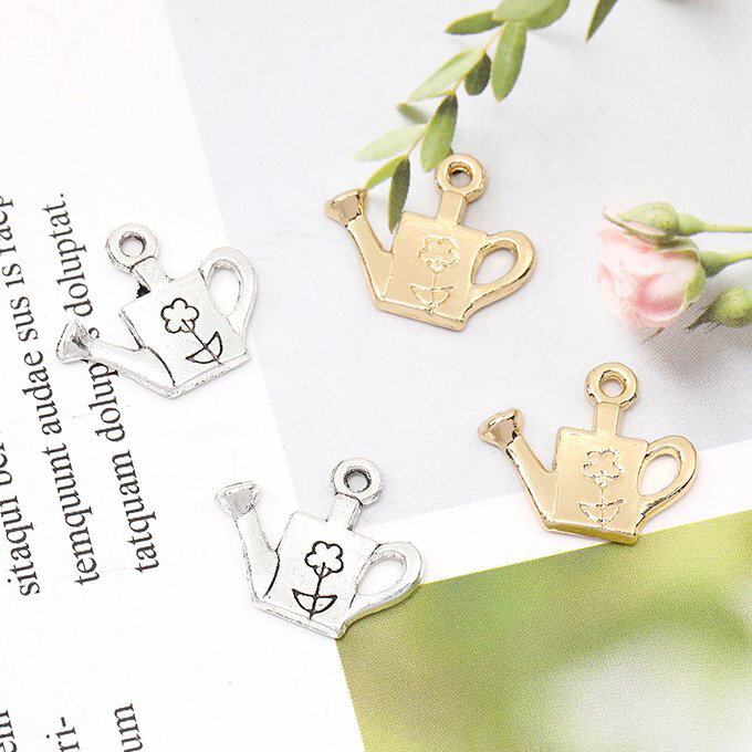 即日発送！立体メタルチャーム ジョウロ 15×17.5mm（8ヶ）