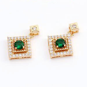 即日発送！高品質ジルコニアチャーム ひし形 17×23mm ゴールド（1ヶ）