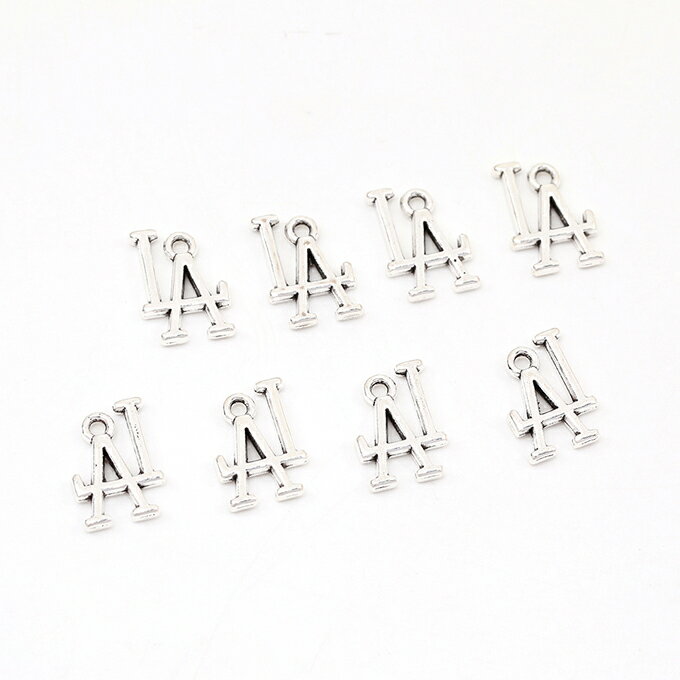 即日発送！銀古美アルファベットチャーム アンティークシルバー 立体メタルチャーム 英文字 イニシャル L A （20ヶ）