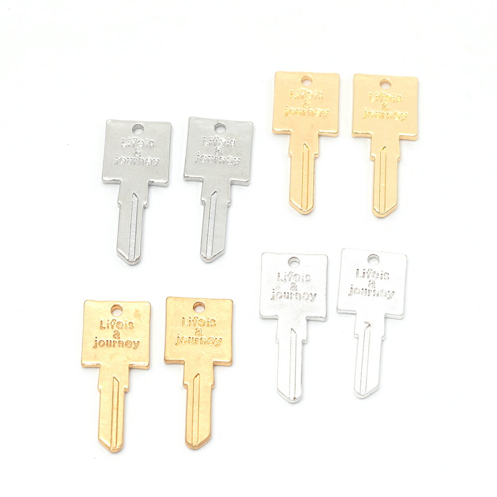 即日発送！メタルチャーム 鍵 カギ 正方形 アルファベット 合金製 約10×23.5mm（6ヶ）