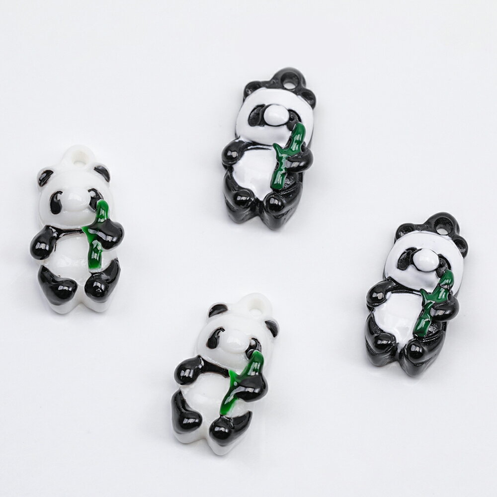 即日発送！樹脂チャーム パンダ 動物 アニマル 半面 ぱんだチャーム 約10×17mm（4ヶ）