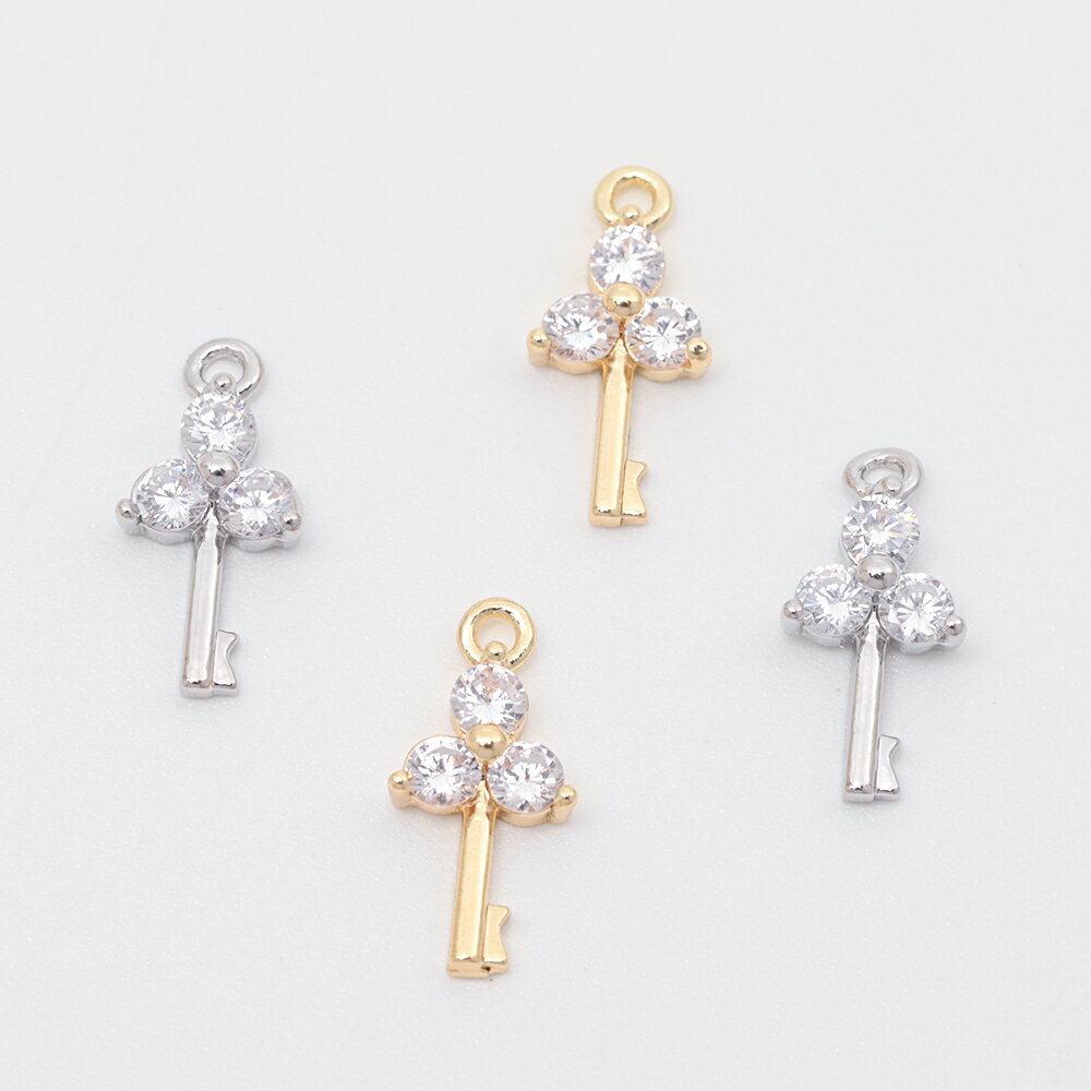 即日発送！ジルコニアチャーム 銅製 キー 鍵 ラインストーン メタルチャーム 約6×13mm（2ヶ）
