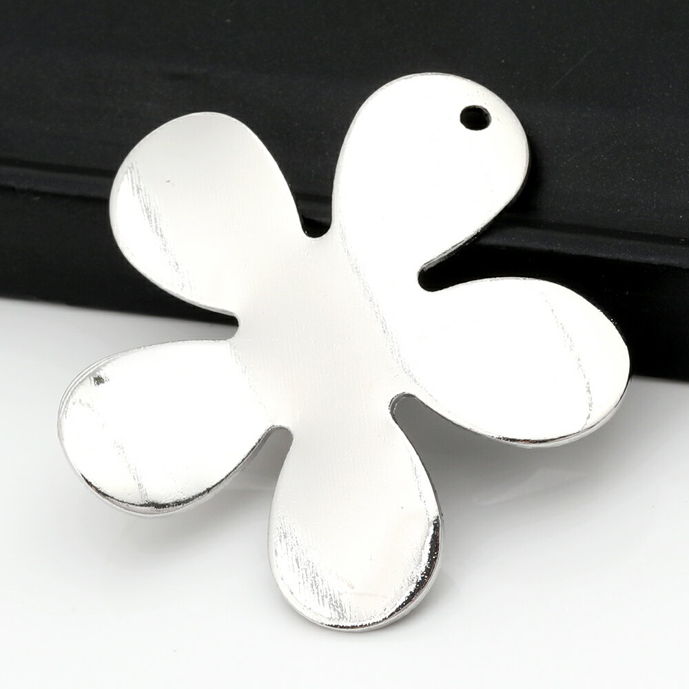 メタルチャーム フラワー 1穴あり 約33×33mm　4個　ロジウム アクセサリーパーツ