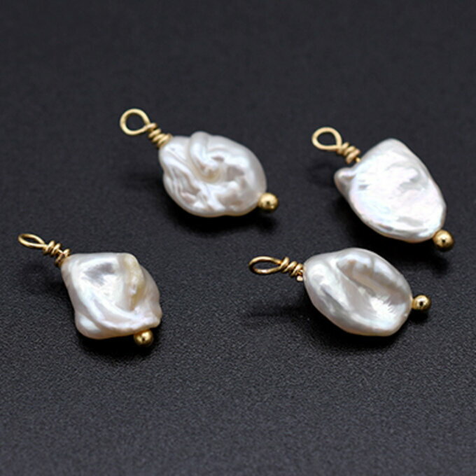 即日発送！上質淡水パールチャーム パールビーズめがね留めチャーム 不規則型 1カン付き NO.2（2ヶ）