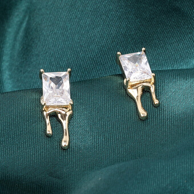 即日発送！カスタムピアス 上質デザインピアス ジルコニアピアス スクエア 8×19mm ゴールド（2ヶ）