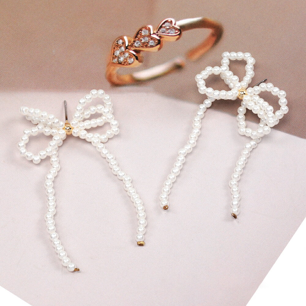 即日発送！デザインピアス パールピアス リボンピアス タッセル 可愛い 約3.5×6mm（1ピア）