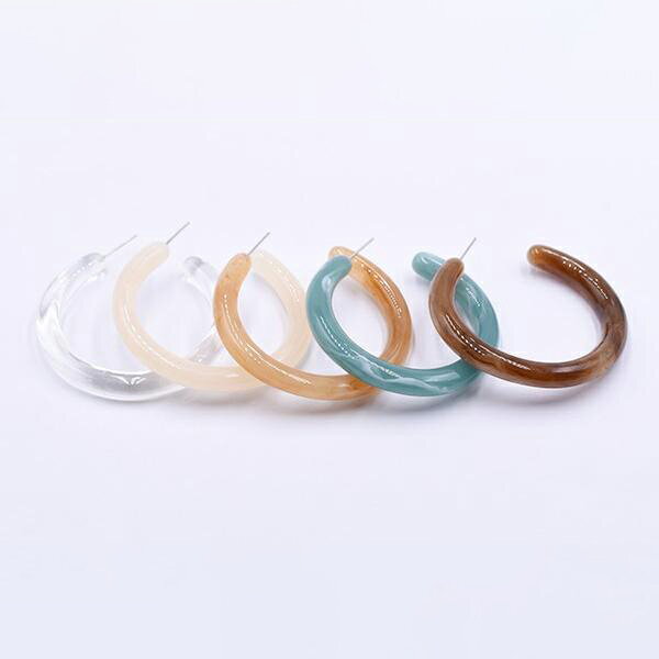 即日発送!高品質樹脂ピアス フープ 6×50mm【4ヶ】