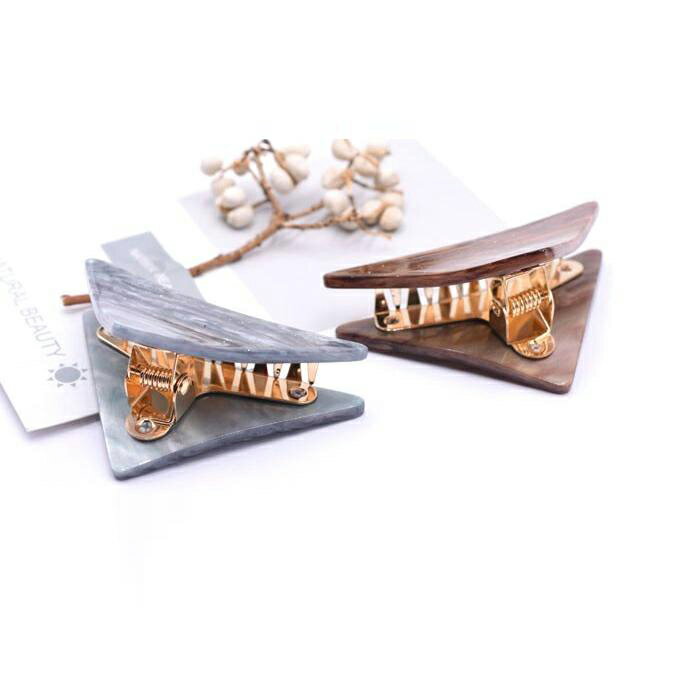 即日発送！バンスクリップ アクリル三角 ヘアアクセサリー ゴールドラメ入り※メール便不可