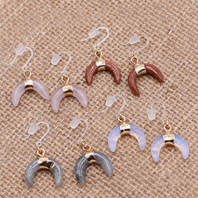即日発送！天然石樹脂ピアス 月型 樹脂フックピアス キャッチ付き【1ペア】