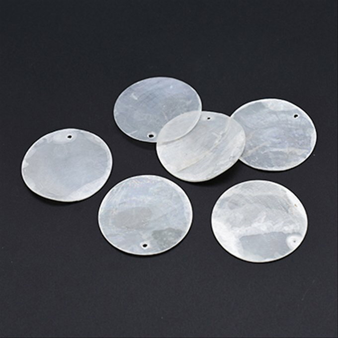 仕　様 サイズ約34.5mm材　質天然素材重さ約15g/袋 入　数 )10ヶ 注意事項 商品の一部には、生産過程上において、歪み・メッキムラ・色ムラ・サビ・多少の柄ずれなどある場合があります。ご返品とご交換は出来かねますので、予めご了承の上ご購入ください。ご理解・ご協力をお願い申し上げます。