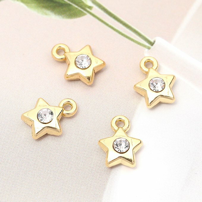 即日発送！メタルスターチャーム メタルチャーム 星形 星型 スター ラインストーン付き 1カン付き ゴールド 7×9mm（4ヶ）