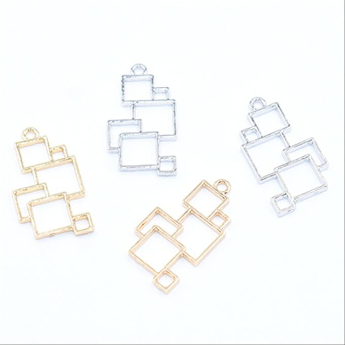 仕　様 サイズ約18×33mm材　質合金製重さ約23g/袋 入　数 10ヶ 注意事項 商品の一部には、生産過程上において、歪み・メッキムラ・色ムラ・サビ・多少の柄ずれなどある場合があります。ご返品とご交換は出来かねますので、予めご了承の上ご購入ください。ご理解・ご協力をお願い申し上げます。