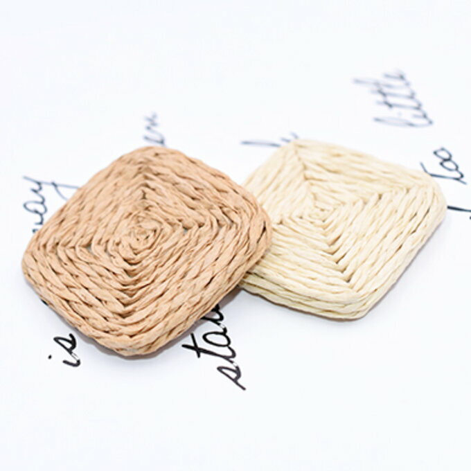 仕　様 サイズ約34×34mm材　質天然素材重さ約3.8g/袋 入　数 2ヶ 注意事項 商品の一部には、生産過程上において、歪み・メッキムラ・色ムラ・サビ・多少の柄ずれなどある場合があります。ご返品とご交換は出来かねますので、予めご了承の上ご購入ください。ご理解・ご協力をお願い申し上げます。