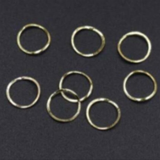 仕　様 サイズ約8×8mm材　質銅製 入　数 約480～500ヶ 注意事項 商品の一部には、生産過程上において、歪み・メッキムラ・色ムラ・サビ・多少の柄ずれなどある場合があります。ご返品とご交換は出来かねますので、予めご了承の上ご購入ください。ご理解・ご協力をお願い申し上げます。