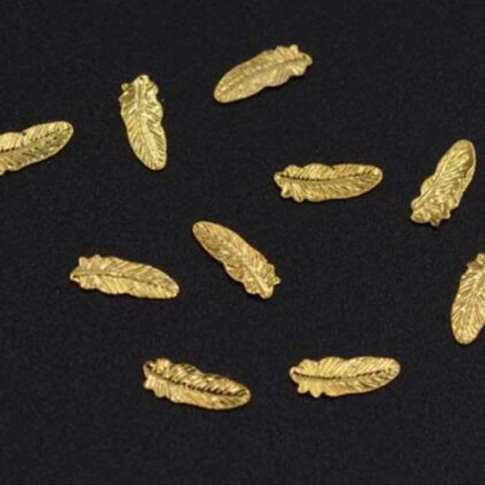 仕　様 サイズ約3×8.5mm材　質銅製 入　数 約480～500ヶ 注意事項 商品の一部には、生産過程上において、歪み・メッキムラ・色ムラ・サビ・多少の柄ずれなどある場合があります。ご返品とご交換は出来かねますので、予めご了承の上ご購入ください。ご理解・ご協力をお願い申し上げます。