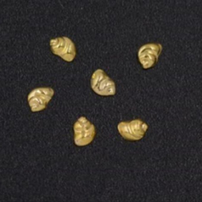 即日発送！ネイルパーツ メタルパーツ 石巻貝 2×3mm ゴールド【約480～500ヶ】