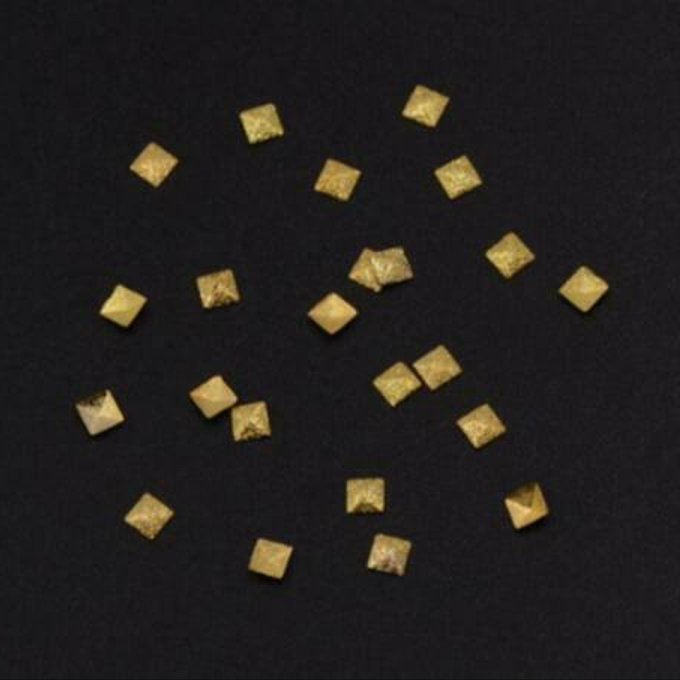即日発送！ネイルパーツ メタルパーツ スクラブ 正方形 3×3mm ゴールド【約480～500ヶ】